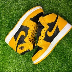 Nike AJ1 Pollen Yellow and Black Sneakers